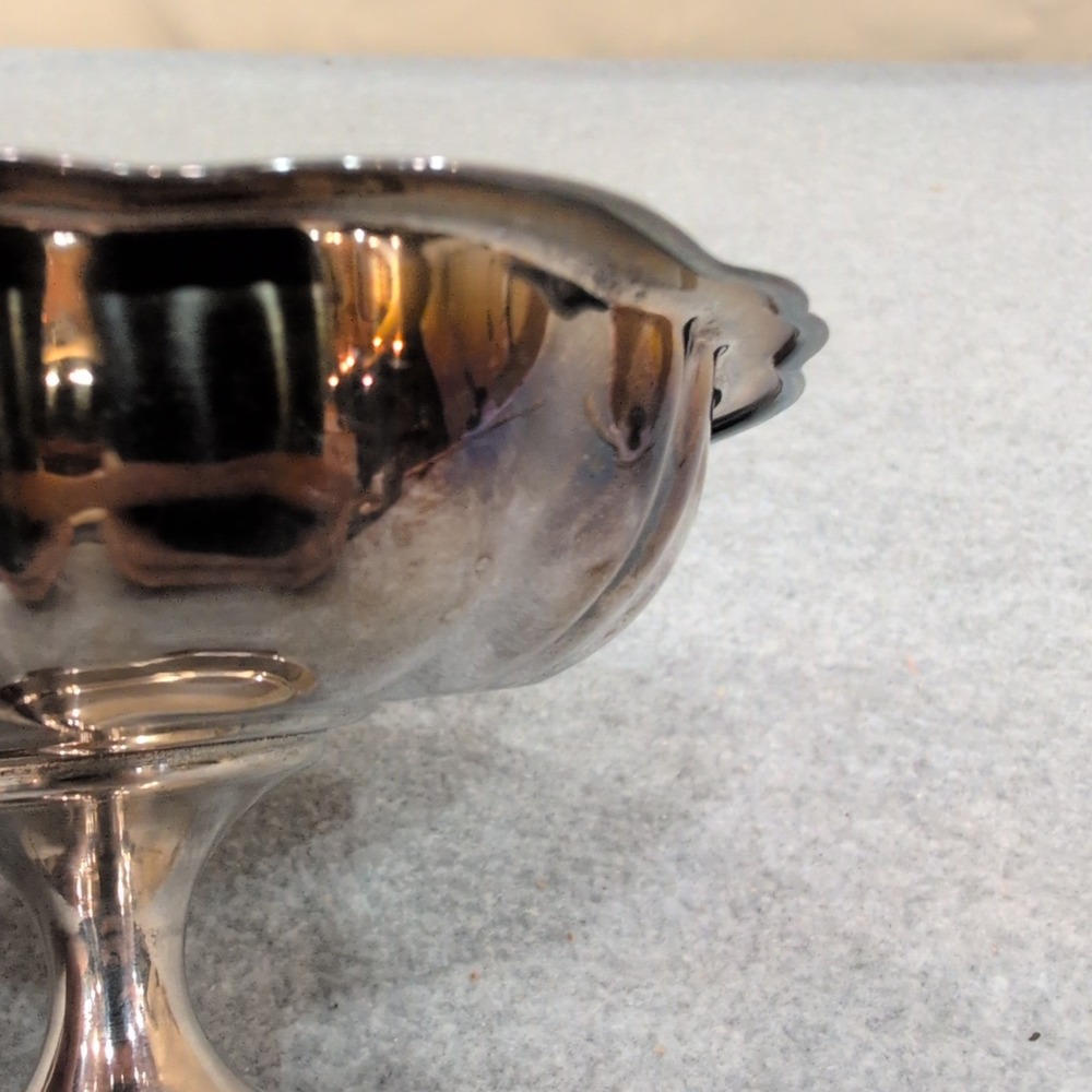 Vintage Silver Plated Scalloped Pedestal Candy Dish Made in USA Fluted Bowl - Picture 5 of 9